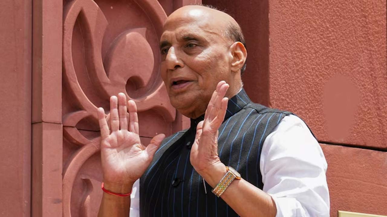 Rajnath singh: కేజ్రీవాల్‌కు నైతిక విలువలు లేవు.. రాజీనామాపై రాజ్‌నాథ్ ఘాటు వ్యాఖ్యలు