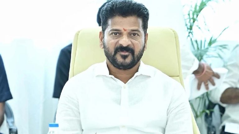CM Revanth Reddy: అధికారులు ఎవరూ సెలవులు పెట్టొద్దు.. టెలి కాన్ఫరెన్స్‌లో సీఎం రేవంత్‌..