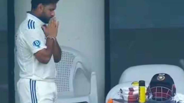 Rishabh Pant: తన బ్యాట్ గ్లోవ్స్, హెల్మెట్‌కి మొక్కిన రిషబ్ పంత్.. ఫలించిన పూజలు