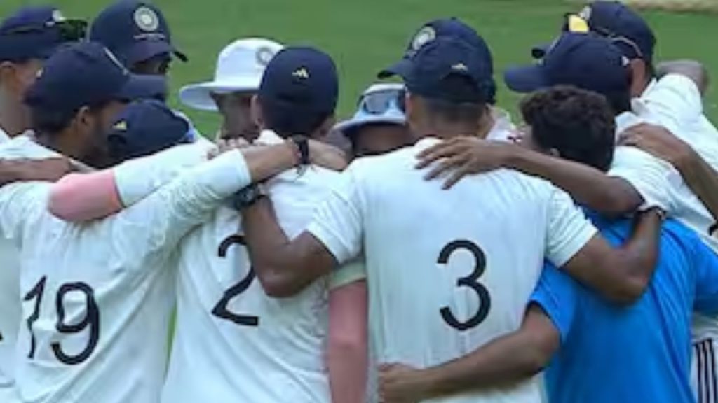 Rishabh Pant Huddle