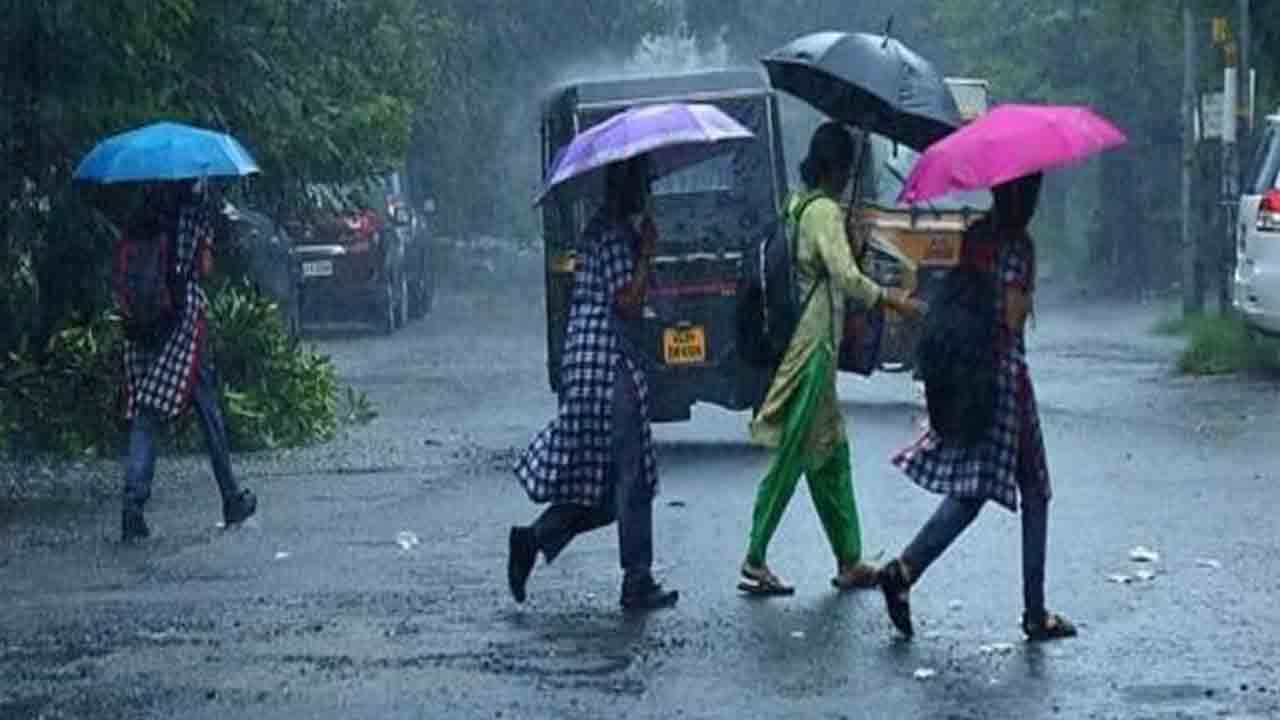 Rains Effect: ఏపీలో భారీ వర్షాలు.. ఈ జిల్లాల్లో రేపు విద్యా సంస్థలకు సెలవు