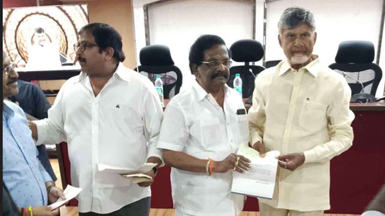 TDP: చంద్రబాబు గ్రీన్‌ సిగ్నల్‌..! త్వరలో టీడీపీ గూటికి మాజీ మంత్రి..!
