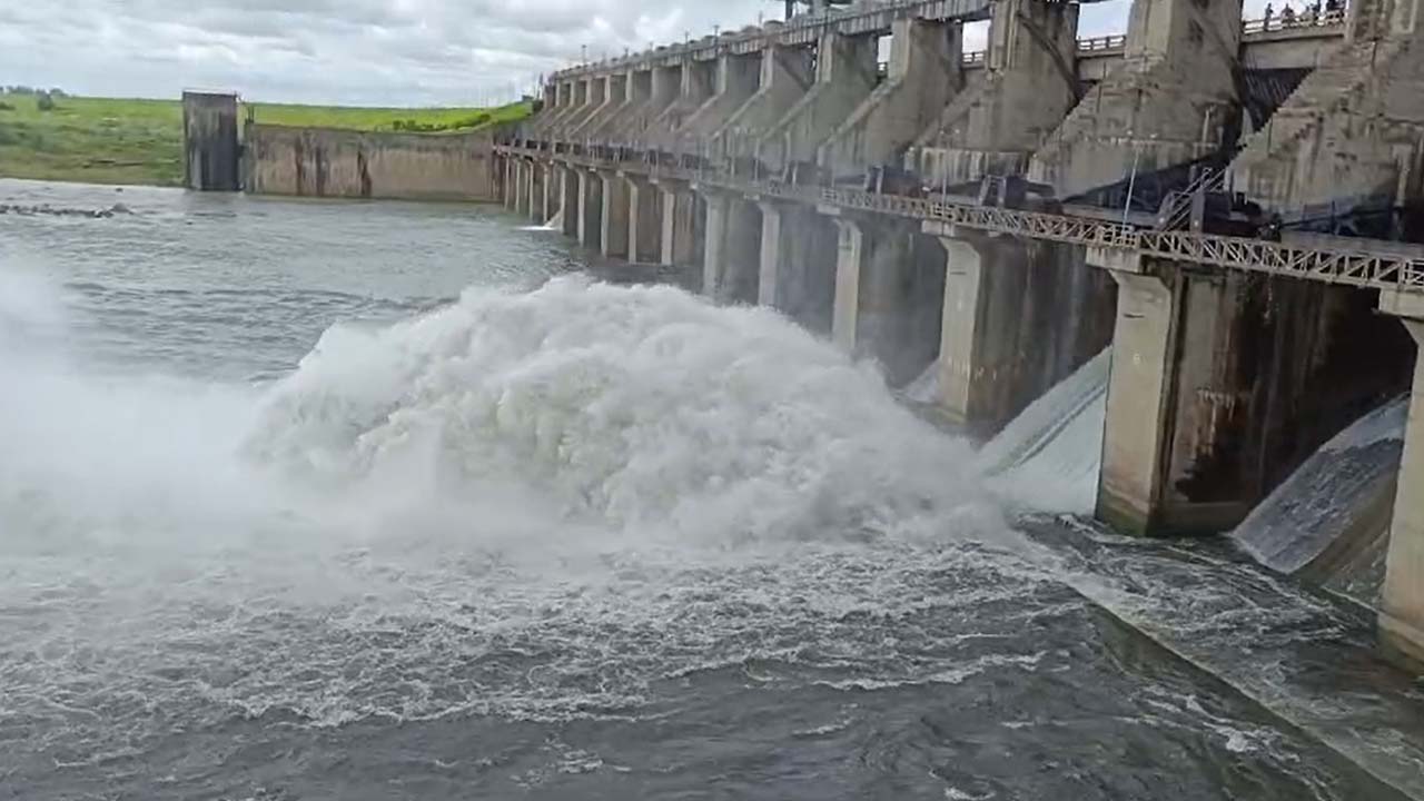 Singur Project: ఏడాది తర్వాత సింగూరు ప్రాజెక్టు గేట్లు ఓపెన్..