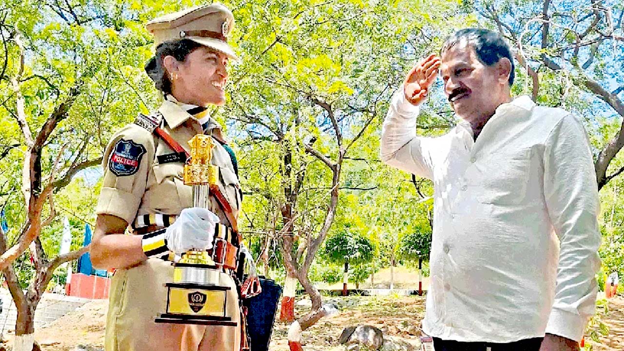 Rachakonda: కూతురుకి మొదటి సెల్యూట్‌ చేస్తూ తండ్రి భావోద్వేగం..