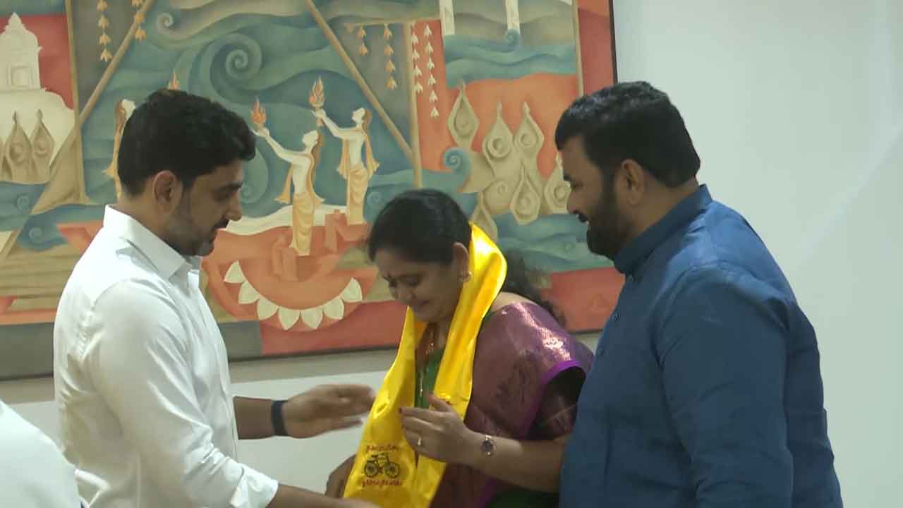 Shock for YSRCP:  ఉమ్మడి పశ్చిమగోదావరి జిల్లాలో వైసీపీకి భారీ షాక్