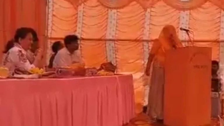 Viral Video: ఫ్లూయెంట్ ఇంగ్లీష్‌తో అదరగొట్టిన మహిళా సర్పంచ్.. షాక్‌తో చూస్తుండిపోయిన ఐఏఎస్ టీనా దాబీ..