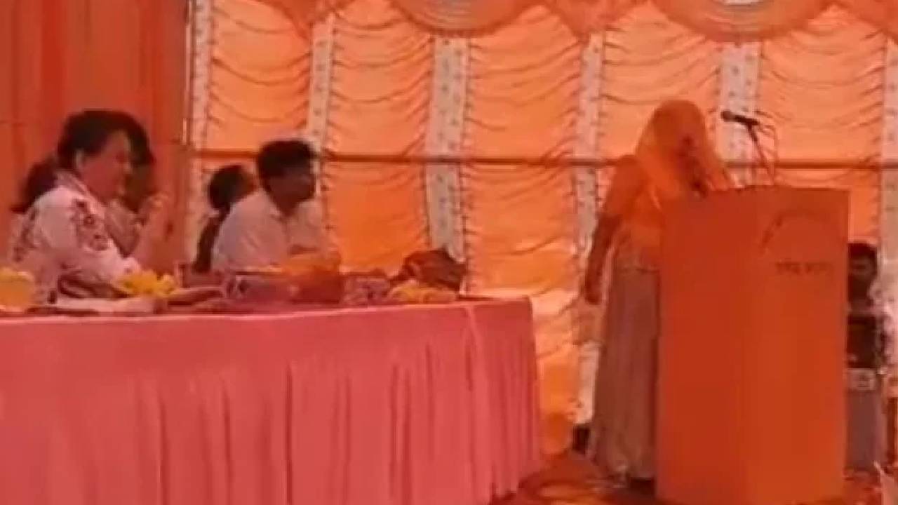 Viral Video: ఫ్లూయెంట్ ఇంగ్లీష్‌తో అదరగొట్టిన మహిళా సర్పంచ్.. షాక్‌తో చూస్తుండిపోయిన ఐఏఎస్ టీనా దాబీ..