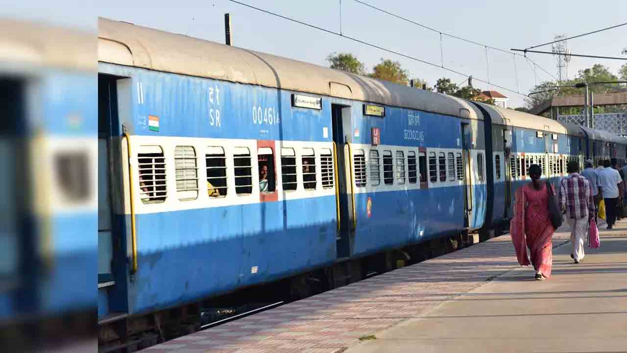 Robbery in Train: హుబ్లీ-విజయవాడ ప్యాసింజర్ రైలులో భారీ చోరీ