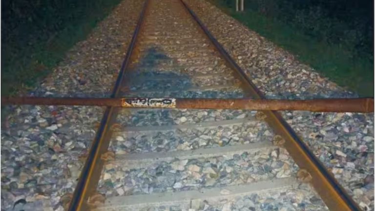 Train Incident: దారుణం.. రైలును బోల్తా కొట్టించేందుకు భారీ కుట్ర!