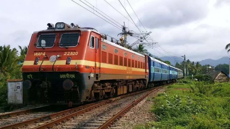 RRB Recruitment 2025: రైల్వేలో ఉద్యోగాల జాతర.. ఏకంగా 8,875 పోస్టులు.. అస్సలు వదులుకోకండి..