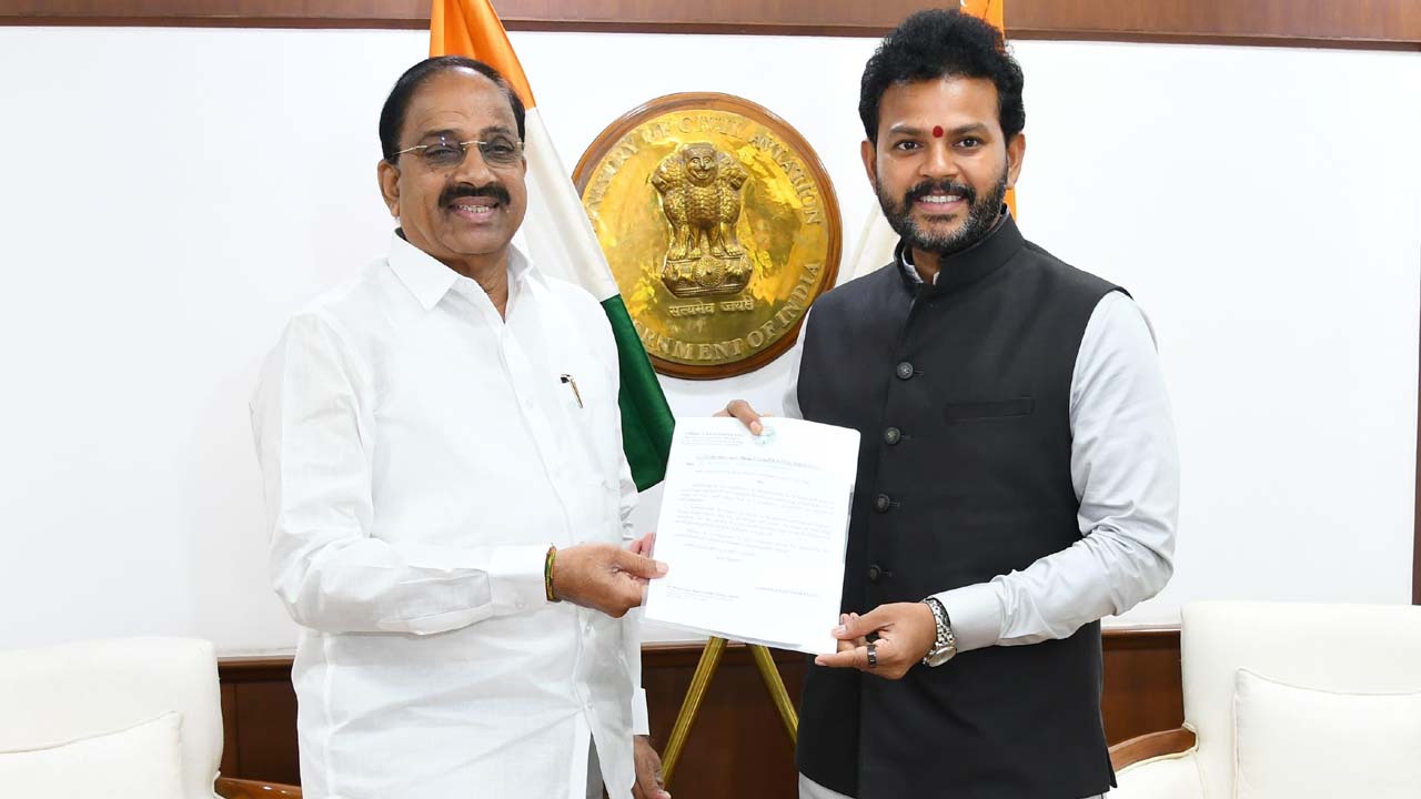 Kothagudem Airport: కొత్తగూడెంలో విమానాశ్రయం.. ఢిల్లీలో కేంద్ర‌మంత్రిని క‌లిసిన మంత్రి..