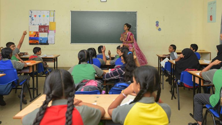 Teacher Harassment: రెండు జడలు వేసుకురాలేదని చిన్నారులపై టీచర్ కిరాతకం..