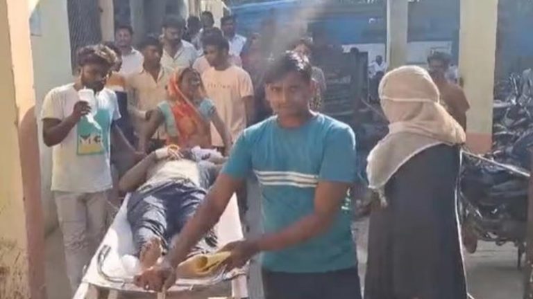 Uttar Pradesh: విషాదం.. ఆలయ గోడ కూలి శిథిలాల కింద నలుగురు సమాధి..!