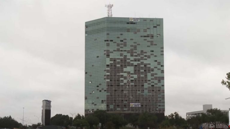 US: 22 అంతస్తుల టవర్ సెకన్లలో కూల్చివేత.. వీడియో వైరల్