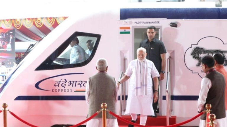 Vande Bharat Express: నేడు 12 కొత్త వందే భారత్ ఎక్స్‌ప్రెస్‌ను ఫ్లాగ్ ఆఫ్ చేయనున్న ప్రధాని మోడీ..