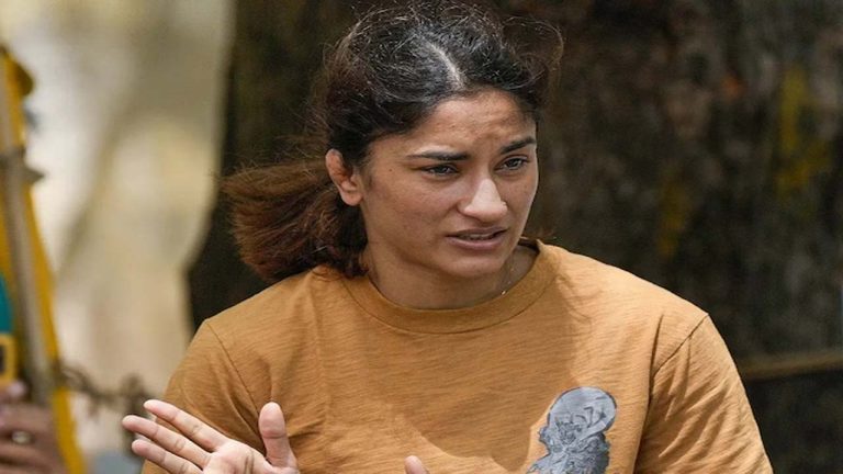 Vinesh phogat: వినేష్ ఫోగట్‌కు నాడా నోటీసు.. 14 రోజుల్లో వివరణ ఇవ్వాలని వెల్లడి