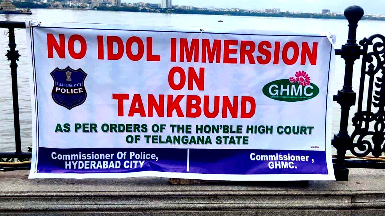 Big Breaking: హుస్సేన్‌సాగర్‌లో గణేష్‌ నిమజ్జనానికి అనుమతిలేదు.. ట్యాంక్‌బండ్‌పై ఫ్లెక్సీలు..