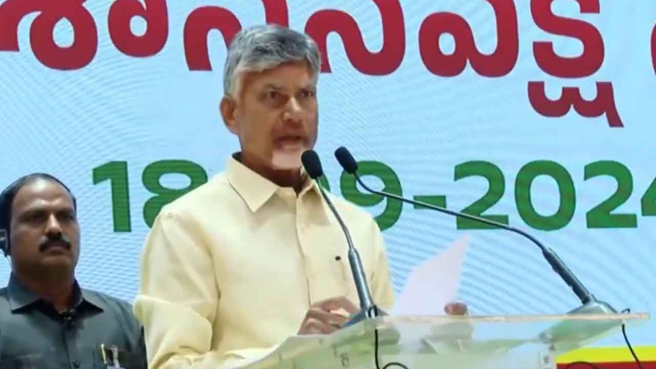 Free Gas Cylinders Scheme: మరో ఎన్నికల హామీపై సీఎం కీలక ప్రకటన.. దీపావళి నుంచి ఉచిత గ్యాస్..