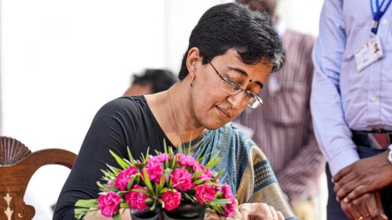 Delhi CM Atishi: నేడు ఢిల్లీ ముఖ్యమంత్రిగా బాధ్యతలు స్వీకరించనున్న అతిషి.. కేబినెట్ భేటీ..?