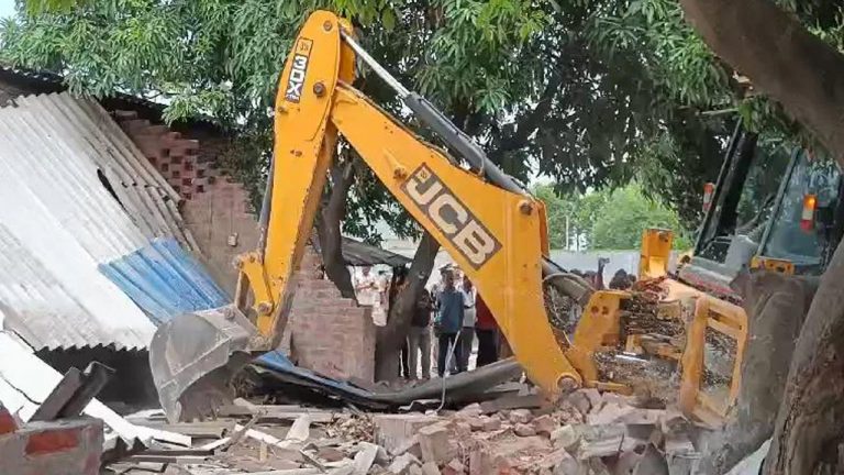 Supreme Court: బుల్డోజర్‌ చర్యపై అస్సాంకు సుప్రీంకోర్టు ధిక్కార నోటీసు జారీ