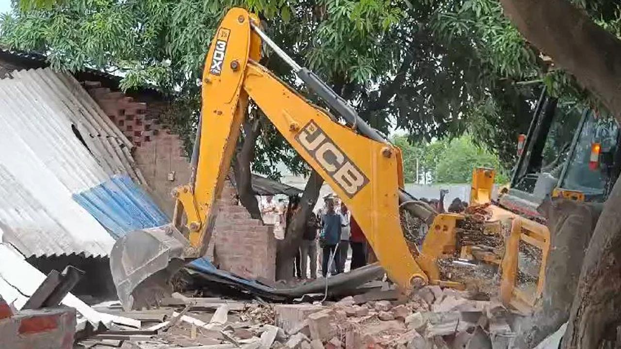 Supreme Court: బుల్డోజర్‌ చర్యపై అస్సాంకు సుప్రీంకోర్టు ధిక్కార నోటీసు జారీ