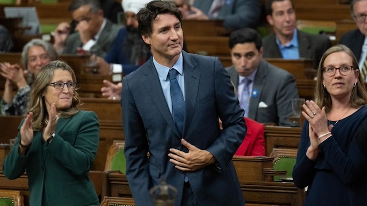 Justin Trudeau: వీగిపోయిన కెనడా ప్రధాని అవిశ్వాస తీర్మానం.. ఊపిరి పీల్చుకున్న ట్రూడో
