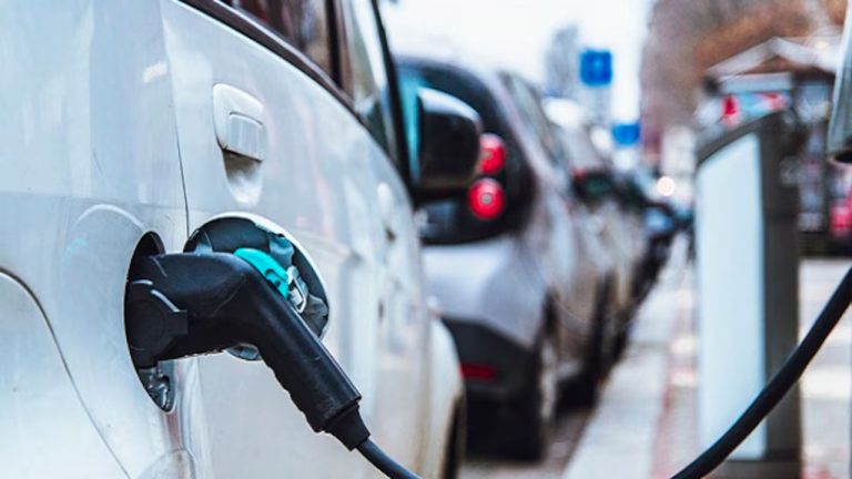 Petrol-Diesel Cars: వచ్చే ఏడాది నార్వేలో పెట్రోల్-డీజిల్ వాహనాల అమ్మకాలు నిలిపివేత.. భారత్ లో ఎప్పుడంటే?