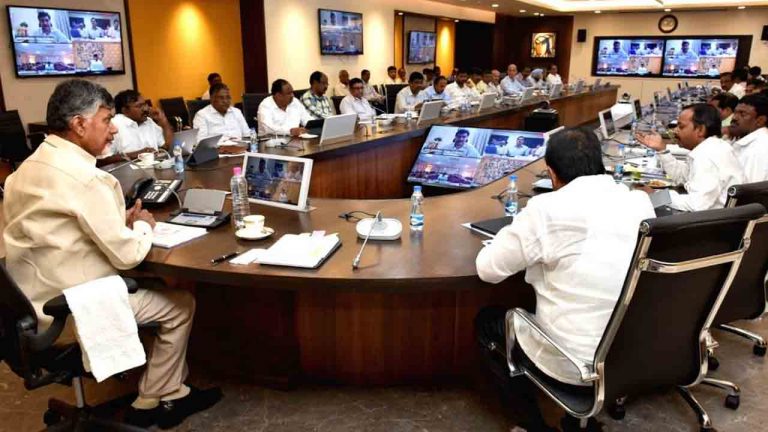 CM Chandrababu Review Meeting: మంత్రులు, అధికారులతో వరద పరిస్థితిపై సీఎం చంద్రబాబు సమీక్ష..