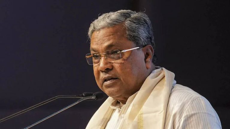 Karnataka: సీఎం సిద్ధరామయ్య ఇంటికి మంత్రులు, ఎమ్మెల్యేలు.. రాజీనామా చేయాలని బీజేపీ డిమాండ్..