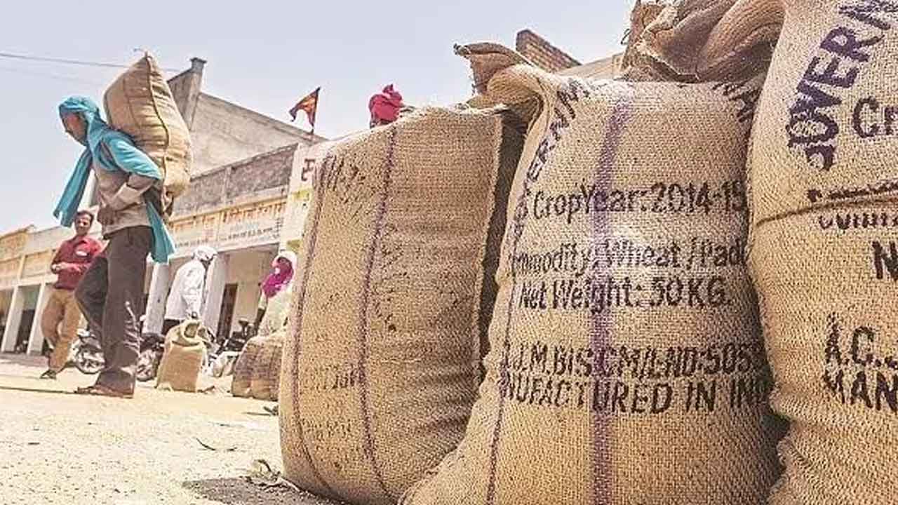 Civil Supply Inspections : బేతంచెర్ల గోదాములో సివిల్ సప్లై తనిఖీలు..