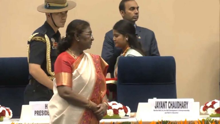 Delhi: రాష్ట్రపతి భవన్‌లో టీచర్స్ డే వేడుకలు.. అవార్డులు అందుకున్న తెలుగు రాష్ట్రాల టీచర్లు వీరే!