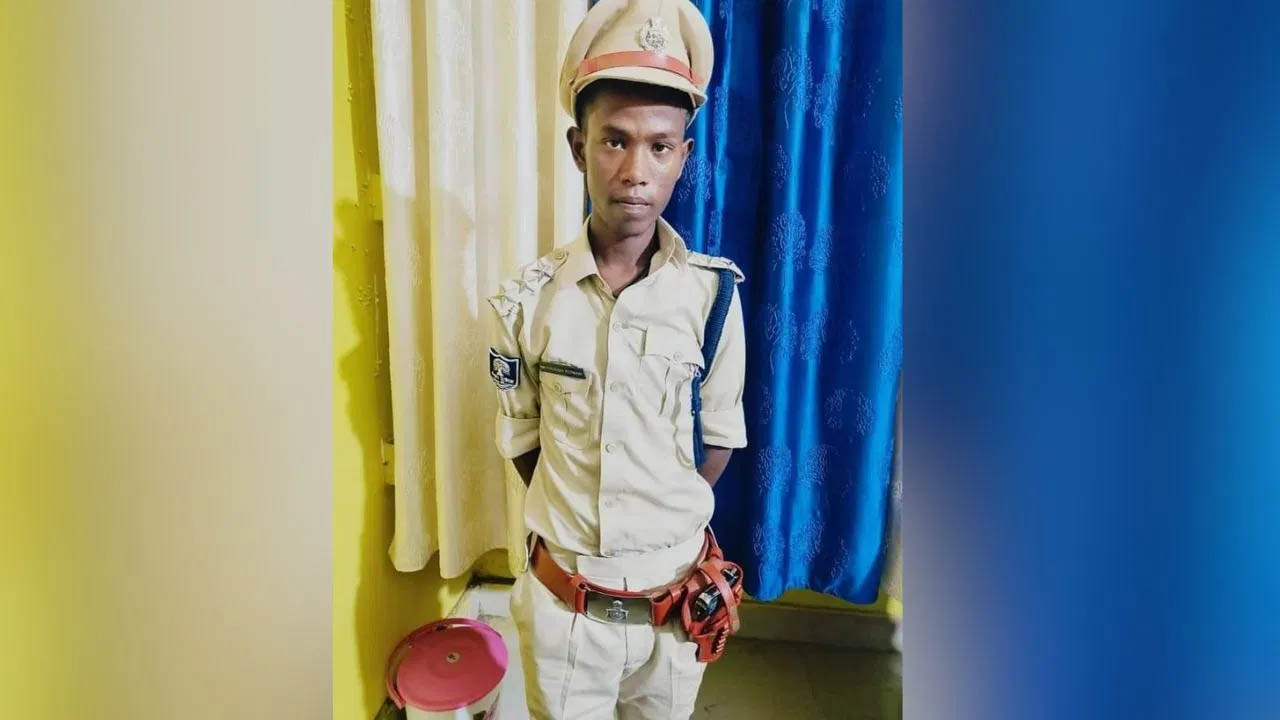 Fake IPS: రూ. రెండు లక్షలకు ఐపీఎస్ ఉద్యోగాన్ని కొనుగోలు చేసిన యువకుడు.. డ్యూటీ చేస్తుండగా..