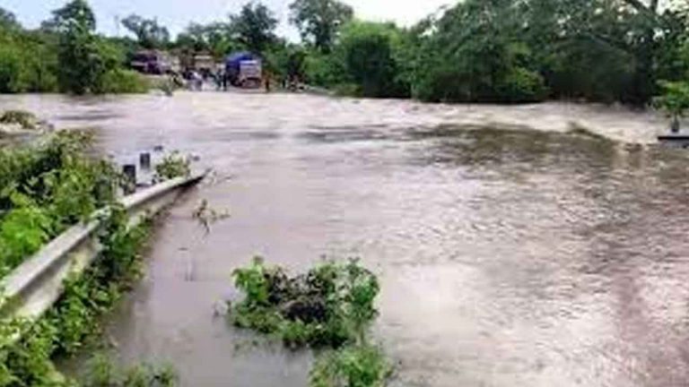 Heavy Floods: ఉధృతంగా ప్రవహిస్తున్న గోదావరి-శబరి నదులు