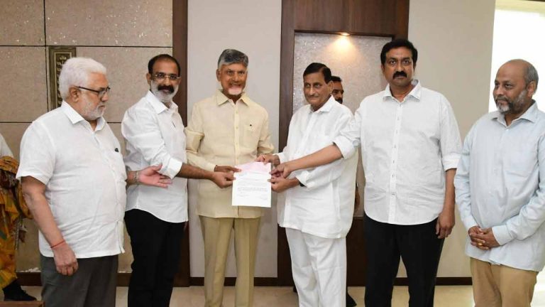 FNCC: ఏపీ సీఎంతో భేటీ.. 25 లక్షలు విరాళం అందించిన ఎఫ్ఎన్సీసీ