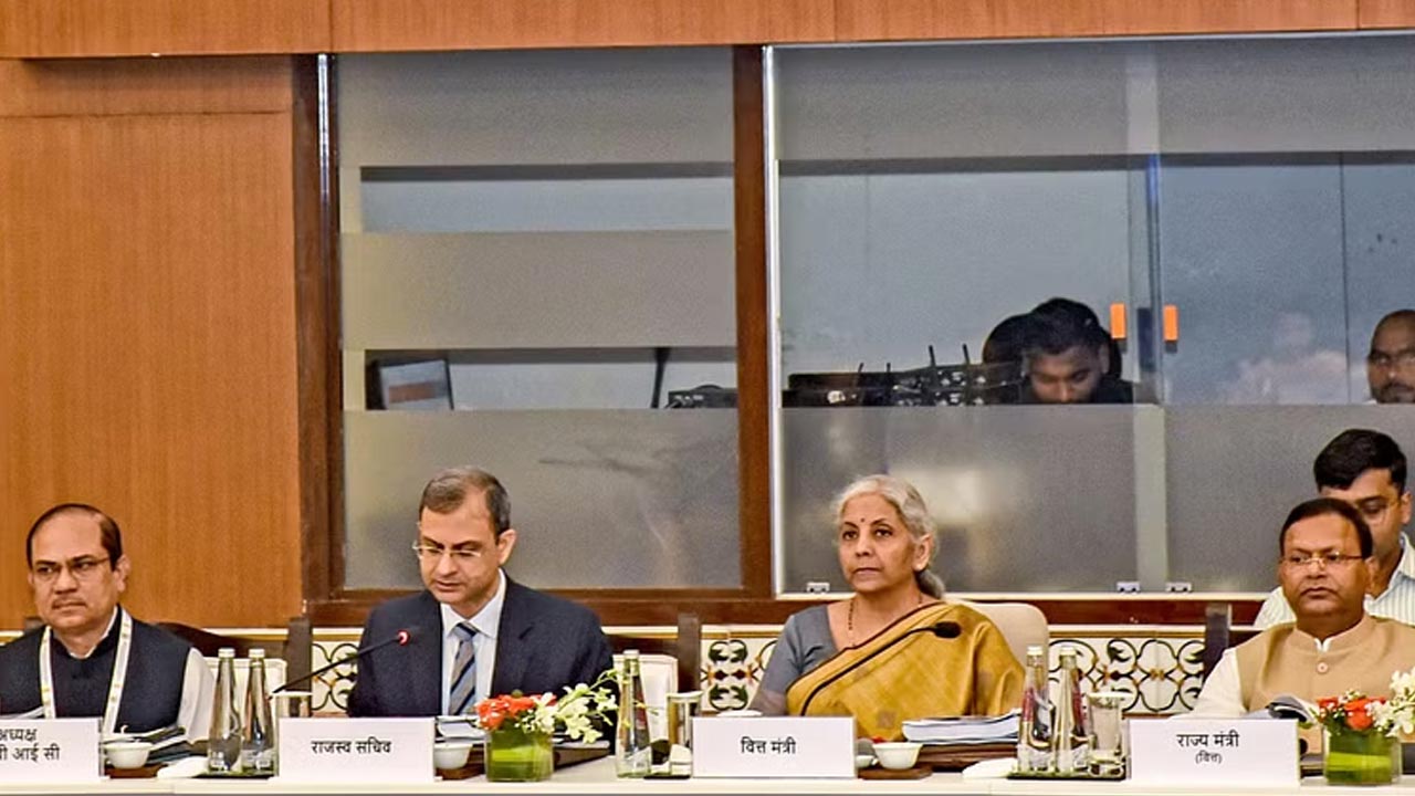 Nirmala Sitharaman: ఇన్సూరెన్స్ ప్రీమియంపై జీఎస్టీ తగ్గింపు నిర్ణయం ఇప్పట్లో లేనట్లే..?