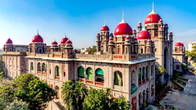 High Court Telangana : ఆ విద్యార్థికి లోకల్‌ కోటాలో సీటు ఇవ్వండి.. కాళోజీ యూనివర్సిటీకి హైకోర్టు ఆదేశం..