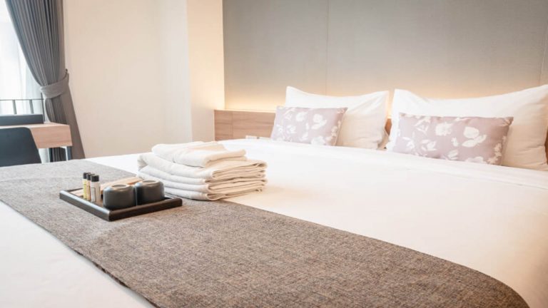 Forgotten Items In Hotels: హోటల్స్‌లో ఎక్కువ మంది మరిచిపోయే వస్తువులు ఇవే..