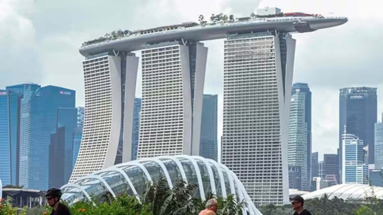 Singapore: స్టార్ హోటల్‌ ఎంట్రన్స్‌లో మలవిసర్జన.. భారతీయుడికి కోర్టు రూ.25 వేలు ఫైన్