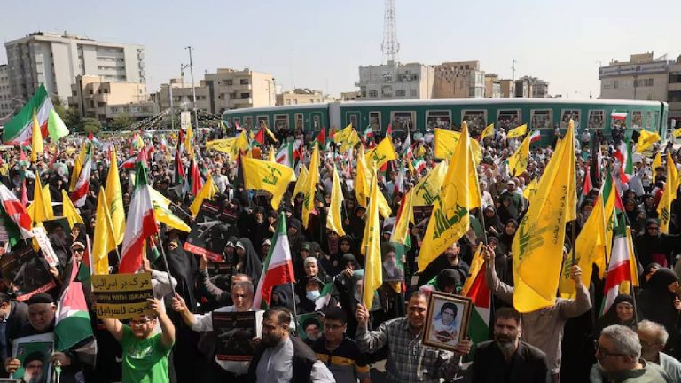 Iran: ఇజ్రాయిల్‌పై ప్రతీకారం తీర్చుకోవాలి.. ఇరాన్ వ్యాప్తంగా హిజ్బుల్లా చీఫ్ హత్యపై నిరసన..