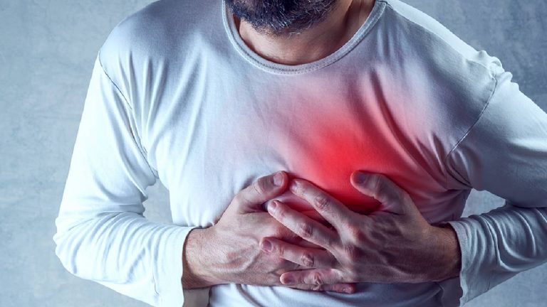 IT employee die: ఆఫీసులోనే కుప్పకూలిన ఐటీ ఉద్యోగి.. పని ఒత్తిడే కారణమా..?