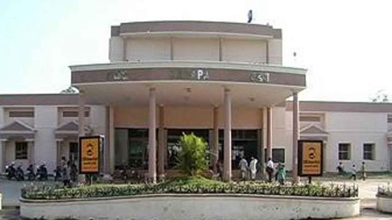 Kadapa: కడప వైసీపీలో కలవరం..! కూటమి వైపు కార్పొరేటర్ల క్యూ..