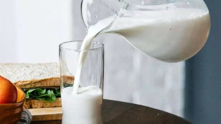 Pakistan : పాలు తాగి ఒకే కుటుంబానికి చెందిన 13 మంది మృతి