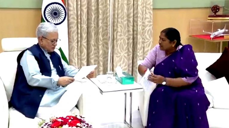 Minister Seethakka: ములుగు మున్సిపాలిటీ బిల్లుపై గవర్నర్ జిష్ణు దేవ్ తో సీతక్క భేటీ