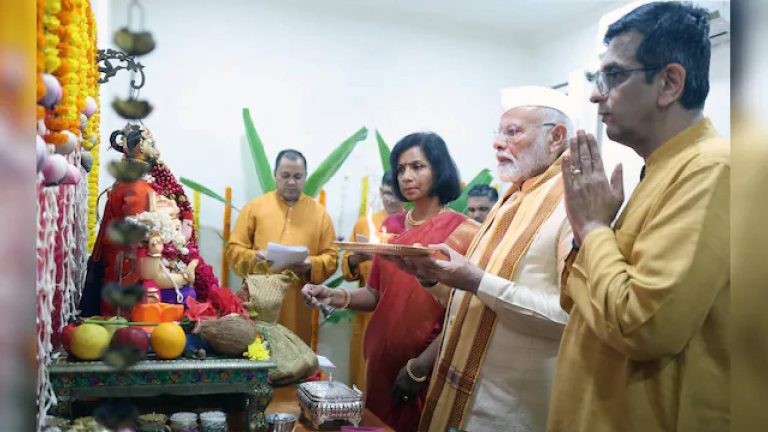 BJP VS INDIA: సీజేఐ ఇంటికి ప్రధాని మోడీ వెళ్లడంపై రాజకీయ దుమారం..