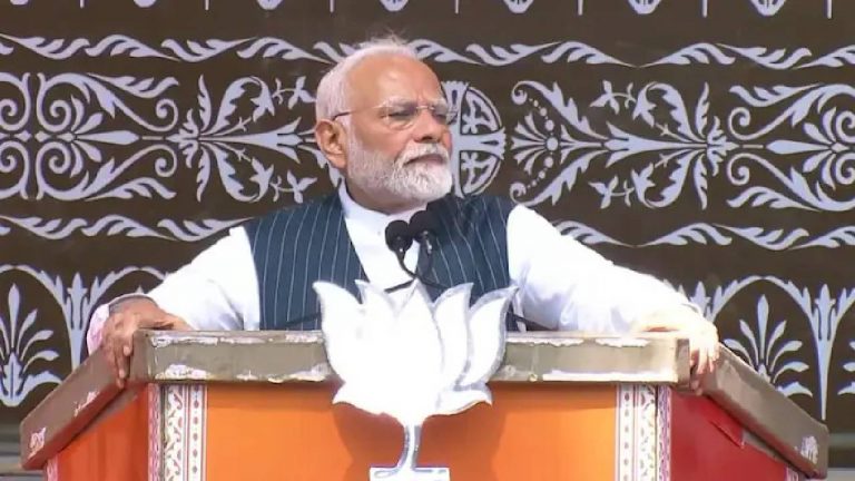 PM Modi : నేడు గుజరాత్ లో తొలి వందే మెట్రో సర్వీసు, రూ.8000కోట్ల అభివృద్ధి పనులను ప్రారంభించనున్న మోదీ