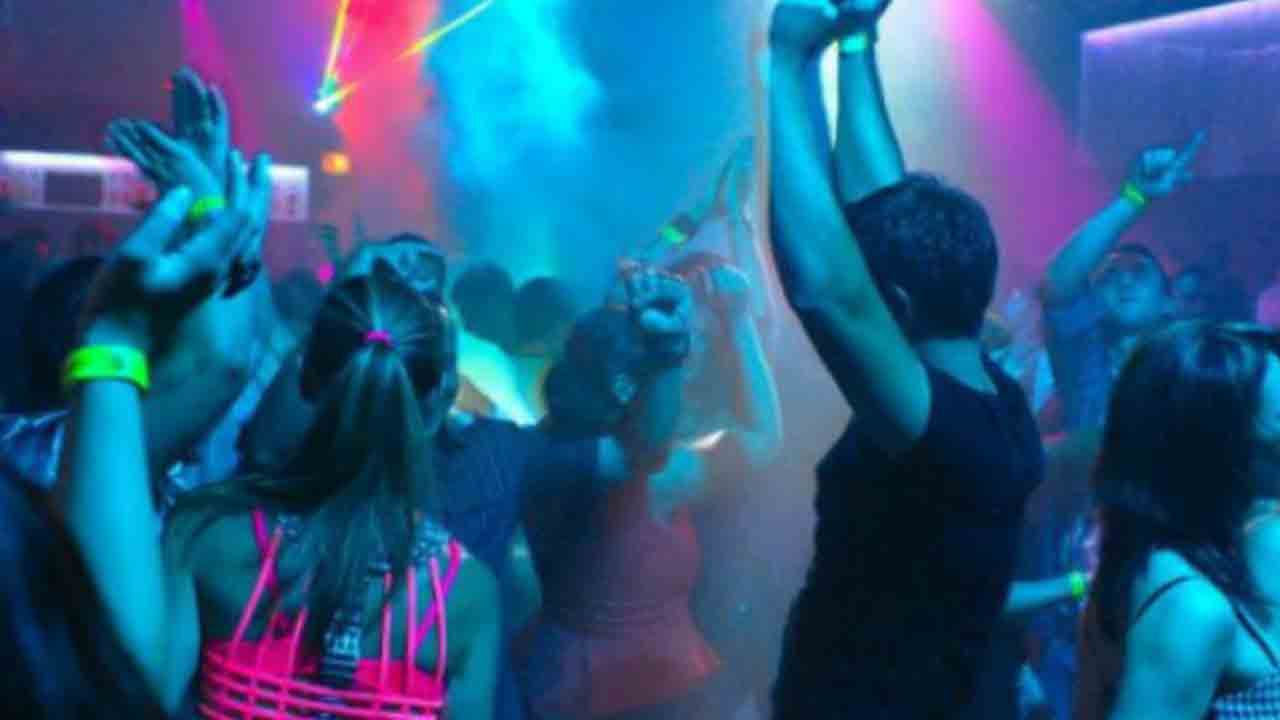 Rave Party: గచ్చిబౌలిలో రేవ్ పార్టీని భగ్నం చేసిన పోలీసులు..