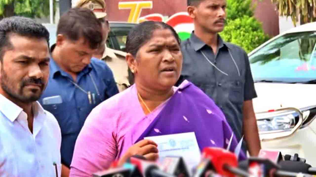 Minister Seethakka: నేడు ములుగు జిల్లాలో పర్యటించనున్న మంత్రి సీతక్క..