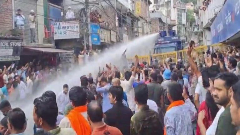 Sanjauli mosque row: సంజౌలి మసీదు వివాదం.. నిరసనకారులను చెదరగొట్టిన పోలీసులు