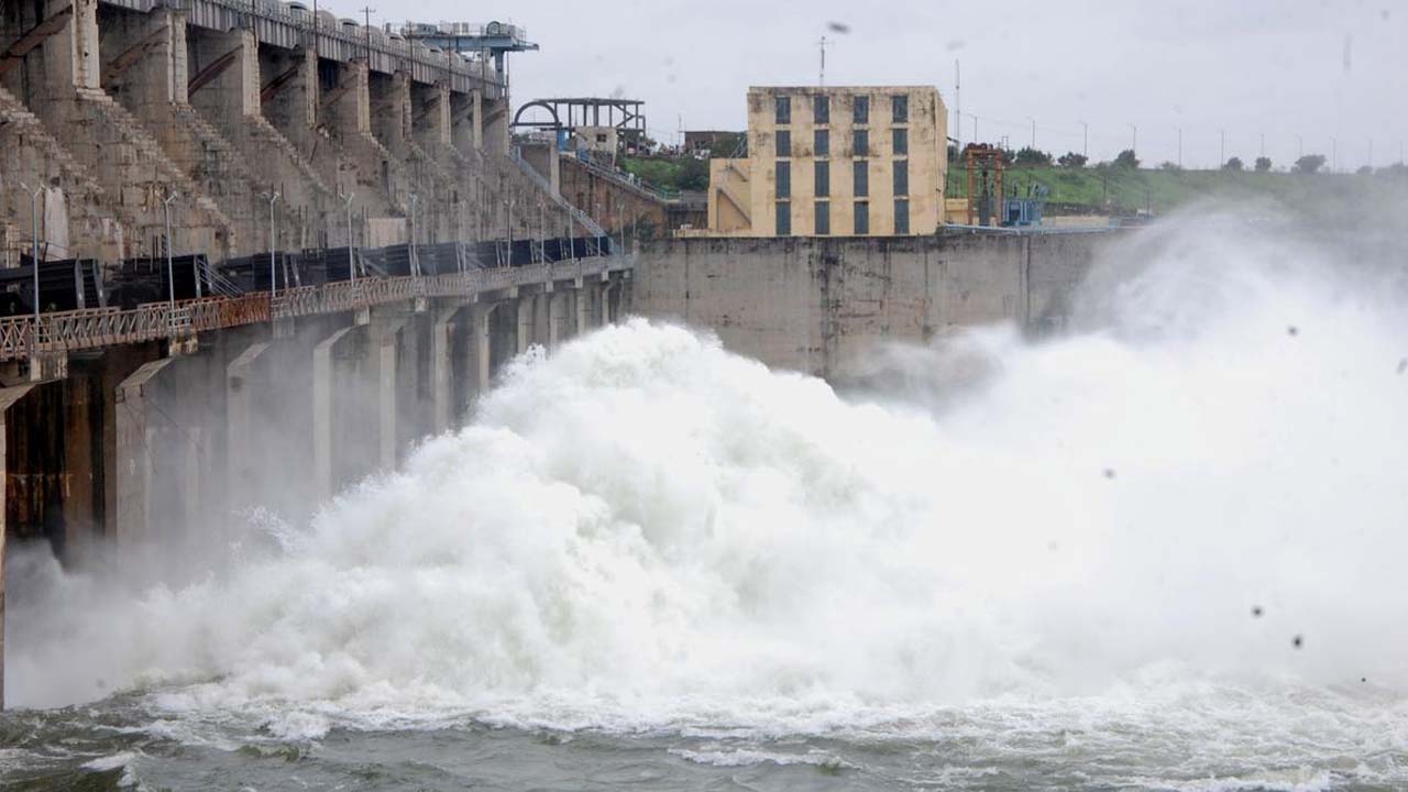 Singur Project: సింగూరు ప్రాజెక్టుకు కొనసాగుతున్న వరద..