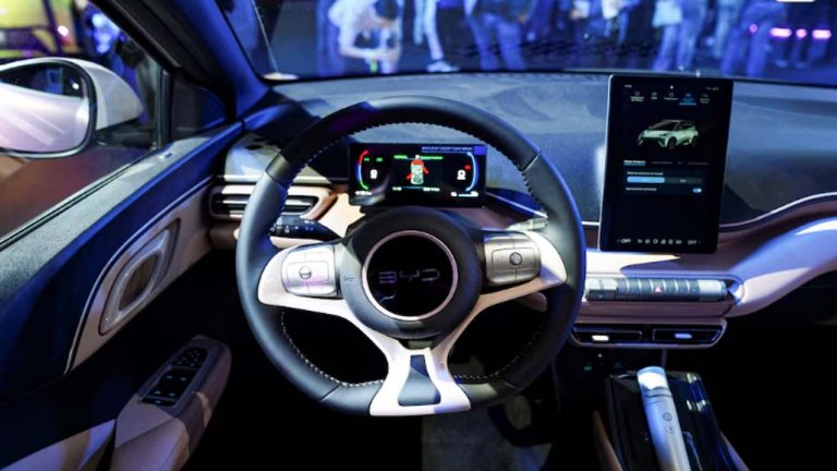 US: అమెరికా కీలన నిర్ణయం.. కార్లలో చైనీస్ సాఫ్ట్‌వేర్ నిషేధించాలని ప్రతిపాదన